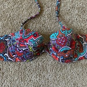 Victoria’s Secret size 32b bikini top